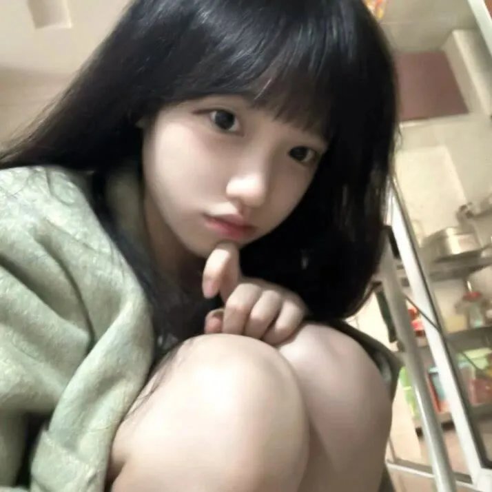背后的她,眼前的我